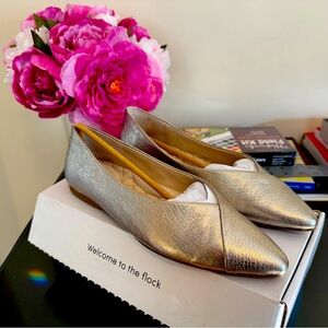 Sold out! NWB Birdies The Goldfinch Gold 8 Pointed Toe Flat